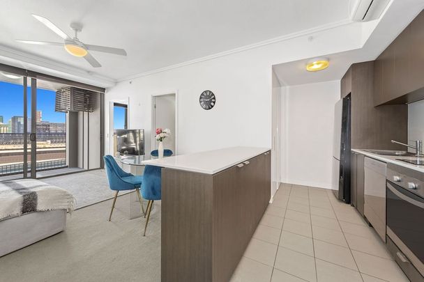 Modern Apartment in Prime Fortitude Valley Location - Photo 1
