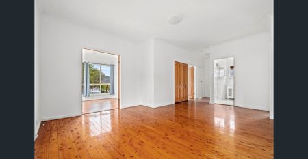 Spacious 3-Bedroom Home with Granny Flat and Pool - Photo 4