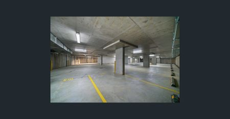 Oversized 3-Bedroom Apartment with Terrace and Double Parking - Photo 2