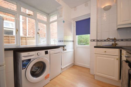 3 bedroom detached house to rent - Photo 2