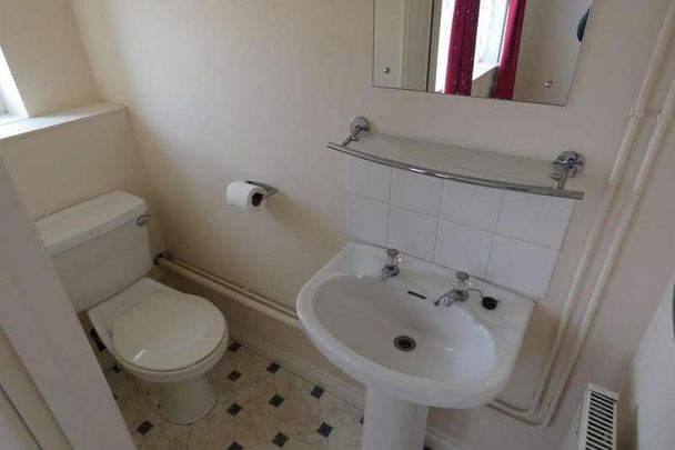 The Street, Beck Row, IP28 - Photo 1