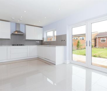 4 bedroom semi-detached house to rent - Photo 1