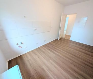 **Jetzt zugreifen:+weiße Wände +Laminat +modernes Tageslichtbad +Lo... - Photo 1