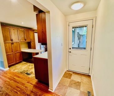 For Lease - 74 Devins Drive, Aurora, Ontario - Photo 5