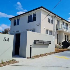 Bright One Bedder with Car Space in Freshwater - Photo 3