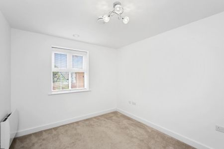 2 bedroom retirement property to rent - Photo 2