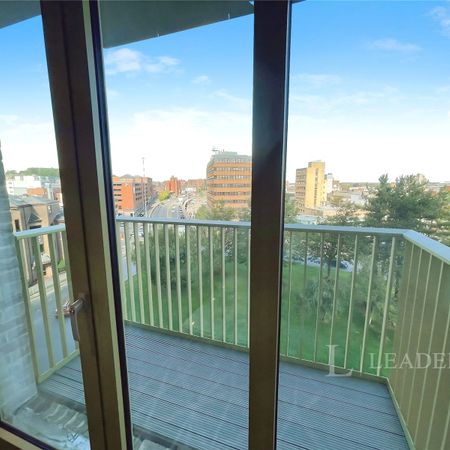 apartment to rent Castle Street, Luton, Bedfordshire, LU1 - Photo 3