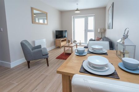 2 bedroom flat to rent - Photo 2