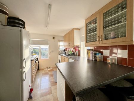 North Road, Lancing - Photo 3