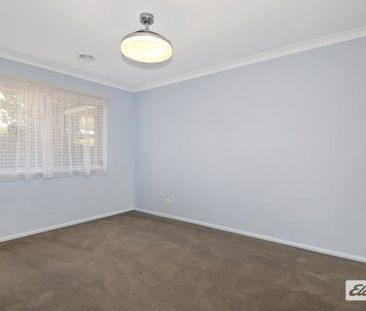 Large 5 Bedroom Home - Photo 4