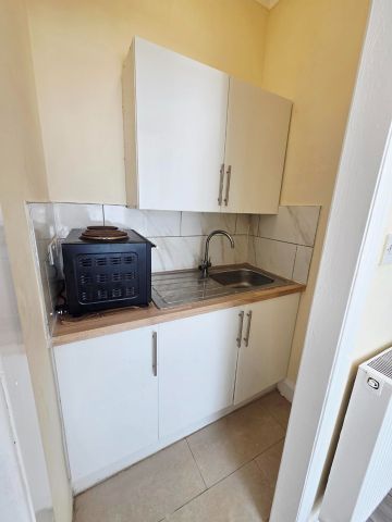 Studio Flat, Powerscroft Road, E5 - Photo 5