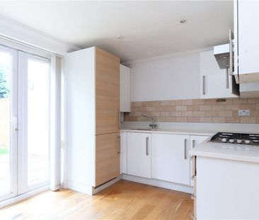 Two bedroom ground floor apartment with private rear garden and par... - Photo 5