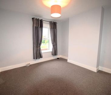 2 bedroom end of terrace house to rent - Photo 4