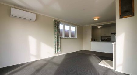 5 Bedroom, 2 Bath, 2 Living! - Photo 2