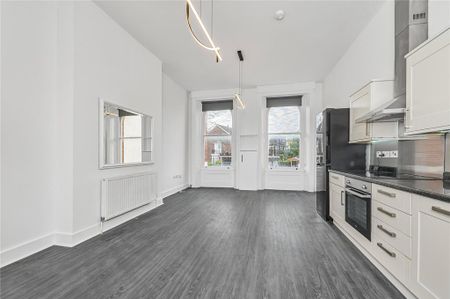 3 bedroom flat to rent - Photo 4