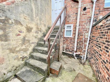 2 bedroom flat to rent - Photo 3