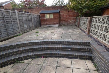 3 bedroom terraced house to rent - Photo 2