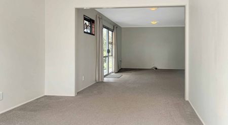 1/1 Eastwood Rise - 3 Bedrooms, 2 Bathrooms - Photo 3