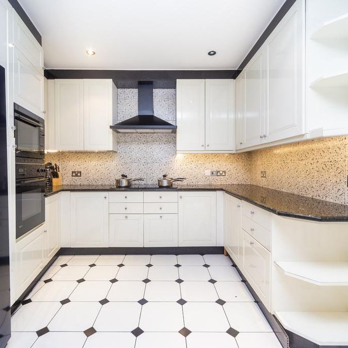 5 bedroom apartment to rent - Photo 1