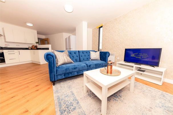 6 bedroom flat to rent - Photo 1