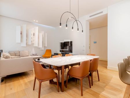 Exclusive Luxury Apartment in the Heart of Justicia - Photo 3