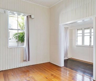 CHARMING THREE BEDROOM HOME IN MT LOFTY - Photo 4