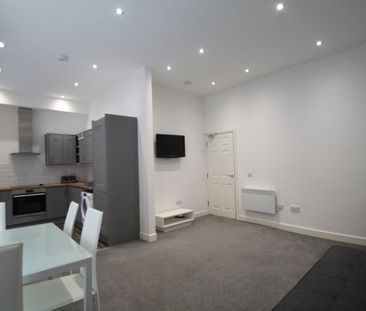 Flat Garland Place, Dundee - Photo 1