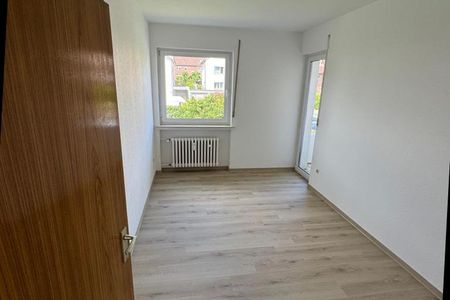 <h1 class="md:text-xl md:leading-6 mt-4 md:mt-10 lg:mb-6 mb-3 text-primary-500 font-semibold text-base leading-5"> Etagenwohnung in Bad Driburg </h1> - Photo 4