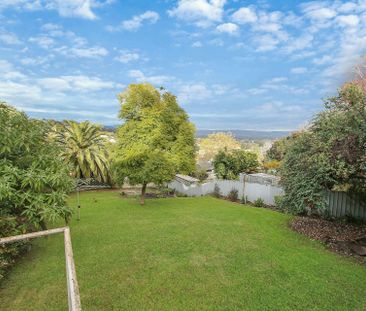 Neat Two Bedroom Home in East Albury - Photo 3