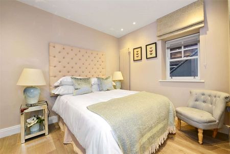 Two bedroom, three bathroom property located in a secure period conversion located on Lyndhurst Road - Photo 4