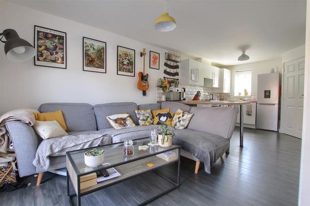 3 bedroom semi-detached house to rent - Photo 1