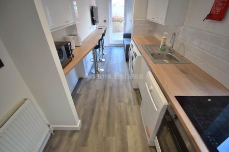 1 bedroom in a house share to rent - Photo 4