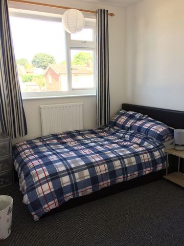 4 bed semi-detached house to rent in Norvic Drive, Norwich, Norfolk - Photo 2