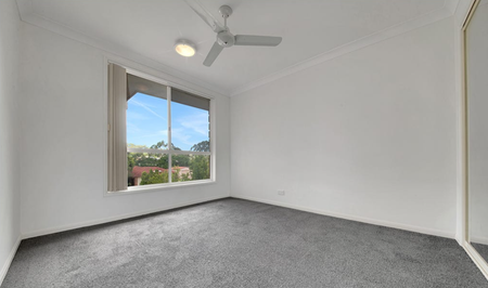 LARGE FAMILY HOME IN SOUGHT AFTER LOCATION! - Photo 3