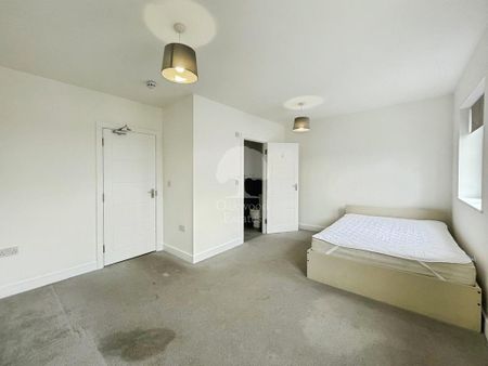 5 bedroom semi-detached house to rent - Photo 4