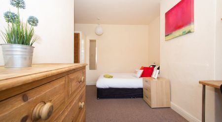 4 Hessle Road, Hyde Park, Leeds, LS6 1EH - Photo 5