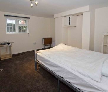 3 Bed - Quarry Mount Terrace , Woodhouse , Leeds - Photo 5