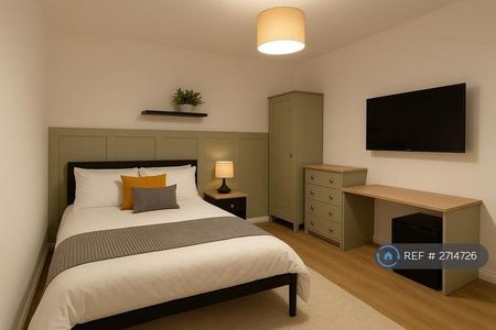 1 bedroom in a house share to rent - Photo 2