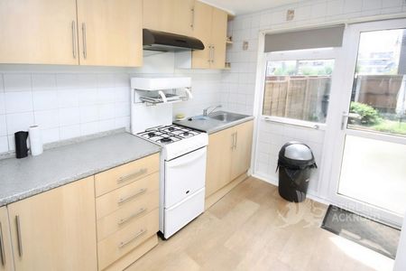 Franklin Court, Guildford, Surrey, GU2 8ED - Photo 2