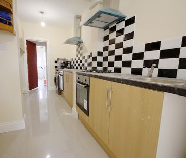 1 bedroom in a house share to rent - Photo 3