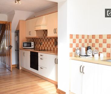 Huge room in 3-bedroom apartment in Tallaght, Dublin - Photo 3