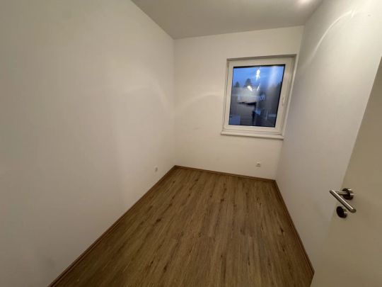 GROßZÜGIGE 4-ZIMMER DACHGESCHOSSWOHNUNG MIT BALKON! SOFORT VERFÜGBAR! - Foto 1