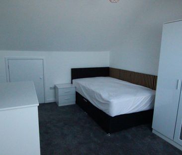 6 bedroom semi-detached house to rent - Photo 5