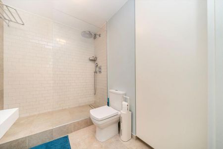 3 bedroom flat to rent - Photo 4