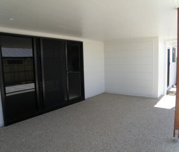 4 bedroom home with double garage and double bay shed - Photo 1