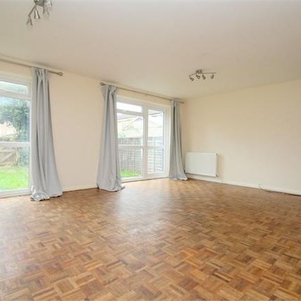 4 bedroom end of terrace house to rent - Photo 1