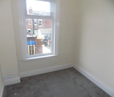 Broughton Avenue, Blackpool - Photo 2