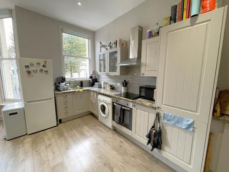 2 bedroom flat to rent - Photo 5