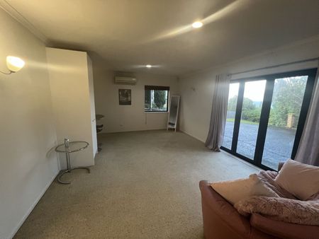 Room for Everyone Ã¢€“ Breathtaking Views in Matakatia Bay! - Photo 2