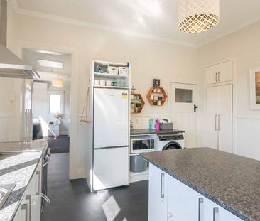 Bright and Modern 2-Bedroom Home with Bonus Office/Sunroom - Photo 3